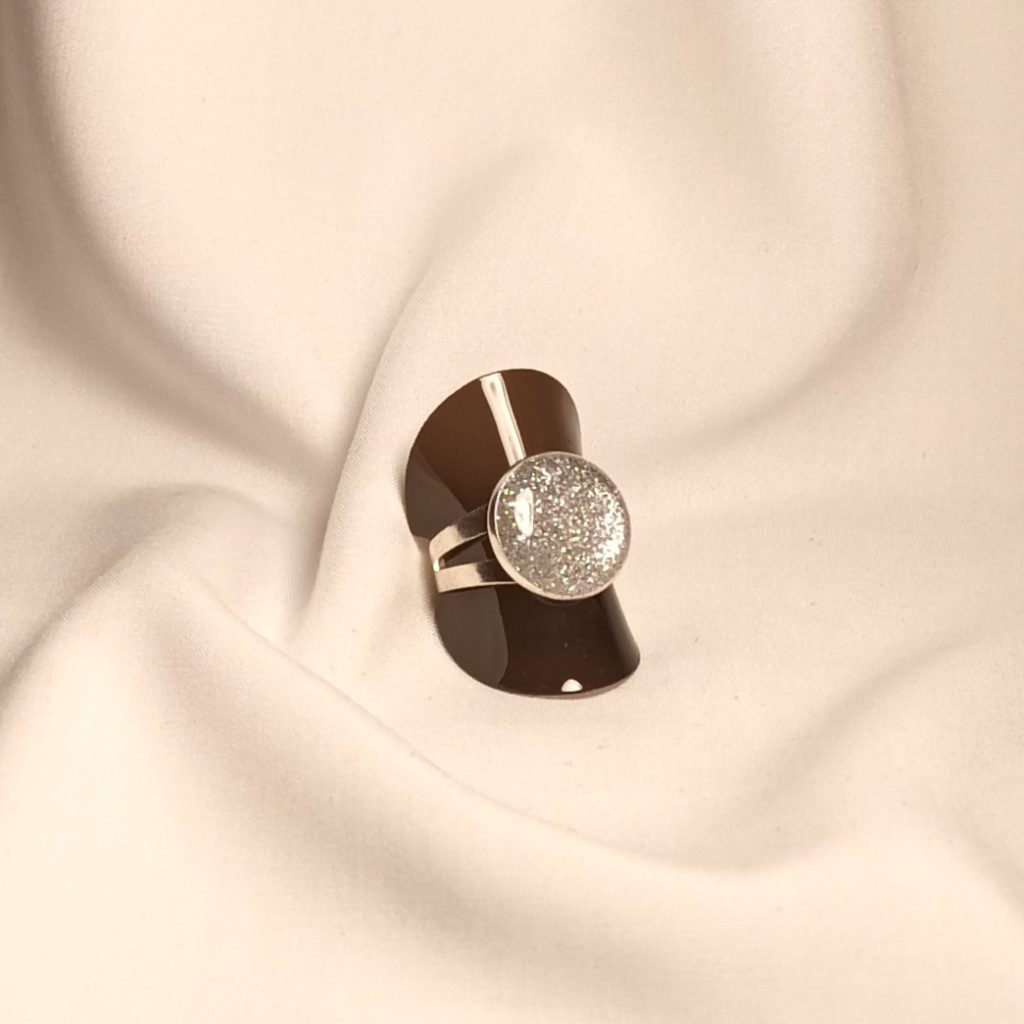 Bague en résine coulée